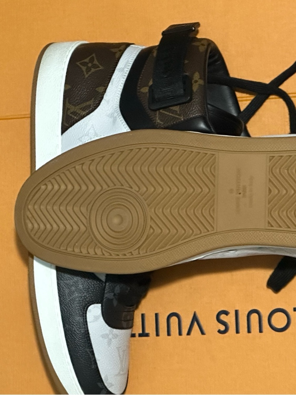 Louis Vuitton Men's Rivoli Sneaker Boot Tricolor Monogram High Top 10.5-11 LV9.5 - Picture 8 of 9